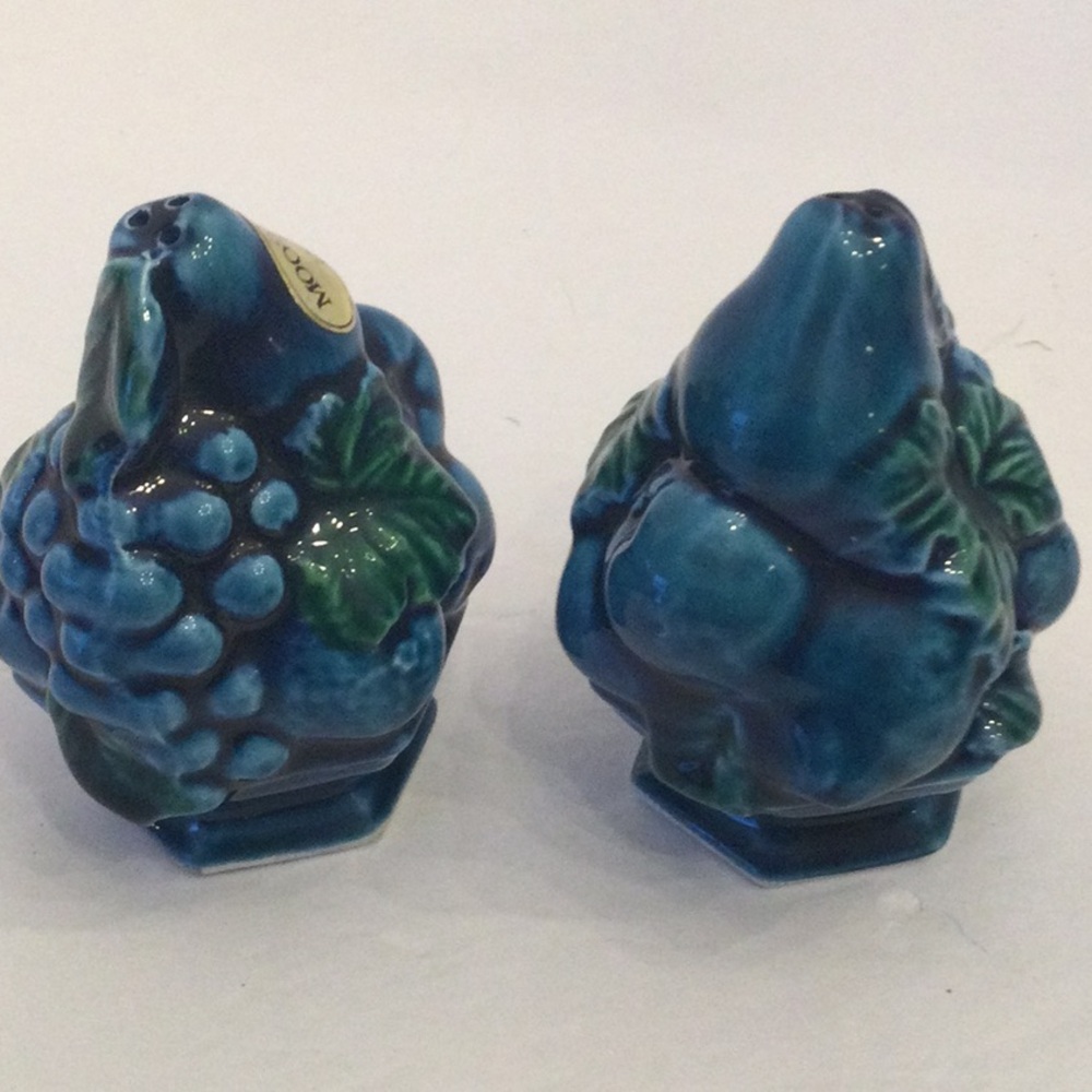 Vintage Inarco Japan indigo blue salt and pepper shakers